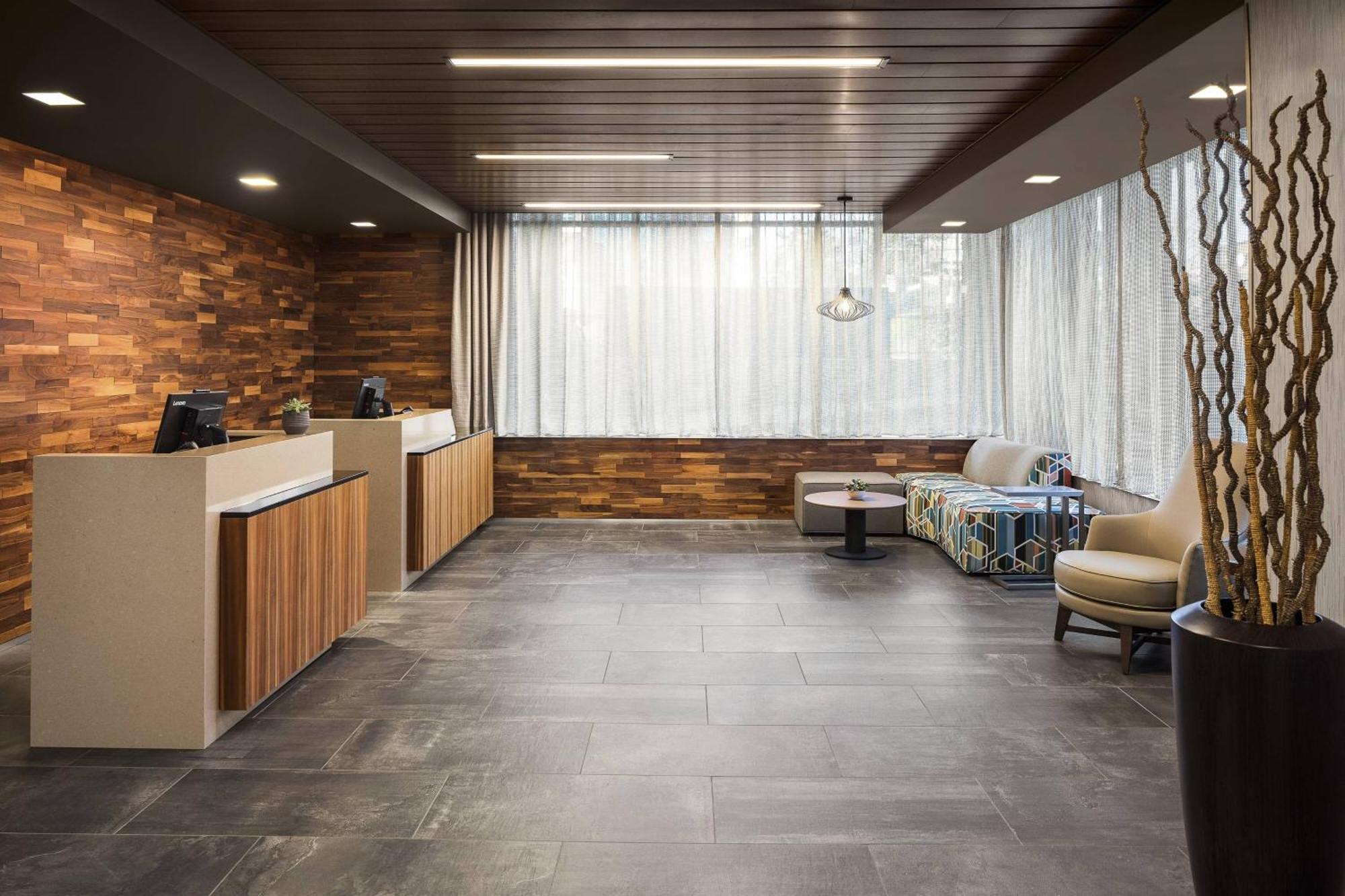 Отель Courtyard By Marriott Seattle Northgate Экстерьер фото